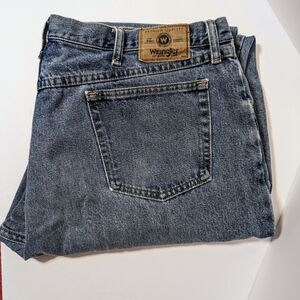 Wrangler 42×30 Relaxed Fit Blue Jeans